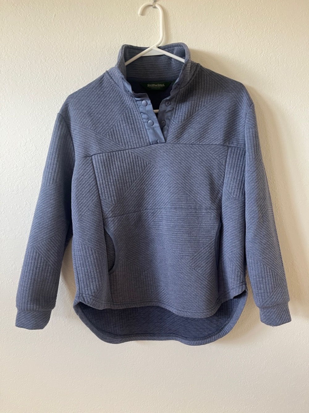 Soft Periwinkle Blue Quilted Henley snap neck pullover Small